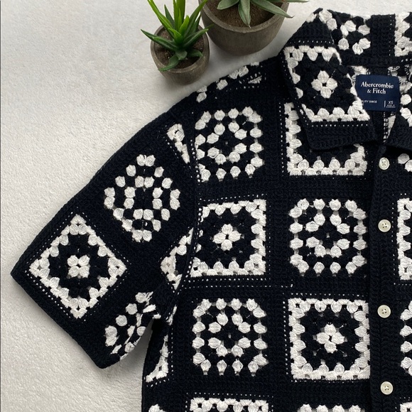 Abercrombie & Fitch Boho Crochet Knit Short Sleeve Button Up Shirt (Black/White) - Picture 8 of 16
